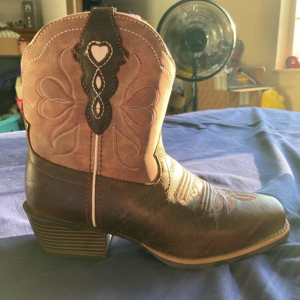 Womens Justin boots. Bought for me but I never wore them. Brand new